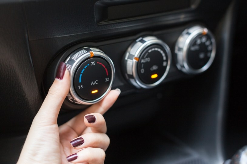 Klimatyzacja w samochodzie - na ile stopni ją ustawić? /123RF/PICSEL