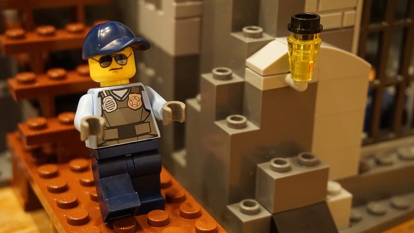 Klocek Lego zamiast twarzy zatrzymanego. Nietypowy pomysł policji