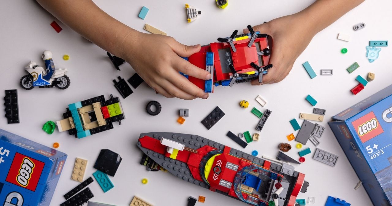 Klocki LEGO tanio w Kauflandzie! Świetny pomysł na rozrywkę w czasie nadchodzącej fali upałów /adobestock /INTERIA.PL