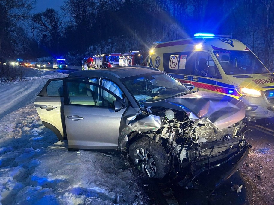 Kłódka. Czołowe zderzenie osobówek /Komenda Miejska Państwowej Straży Pożarnej w Grudziądzu  /Facebook