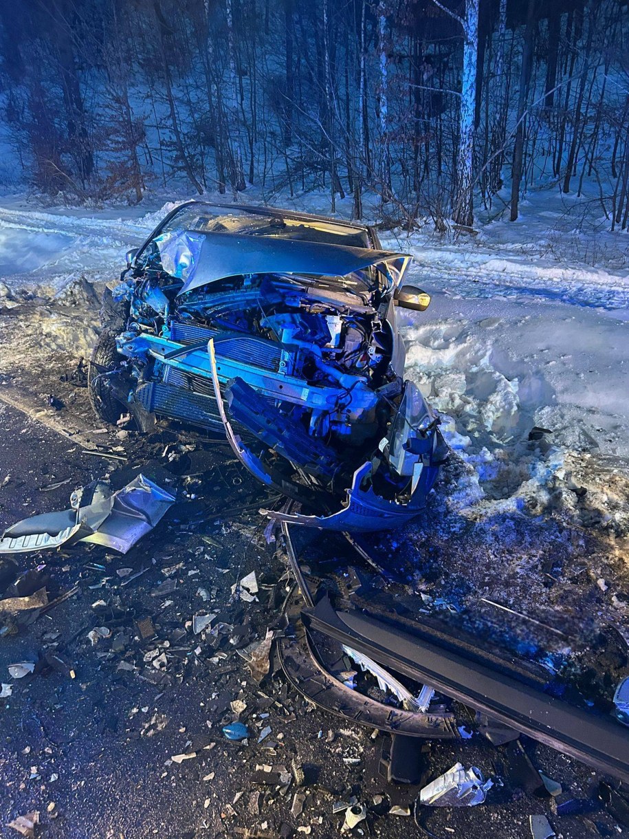 Kłódka. Na niewielkim łuku drogi krajowej nr 16 zderzyły się czołowo dwie osobówki /Komenda Miejska Państwowej Straży Pożarnej w Grudziądzu  /Facebook