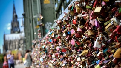 "Kłódki miłości" muszą zniknąć z mostu w Kolonii. Ważą aż 40 ton