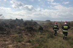 Kłodnica Górna: Strażacy od niedzieli nie mogą się uporać się z pożarami słomy