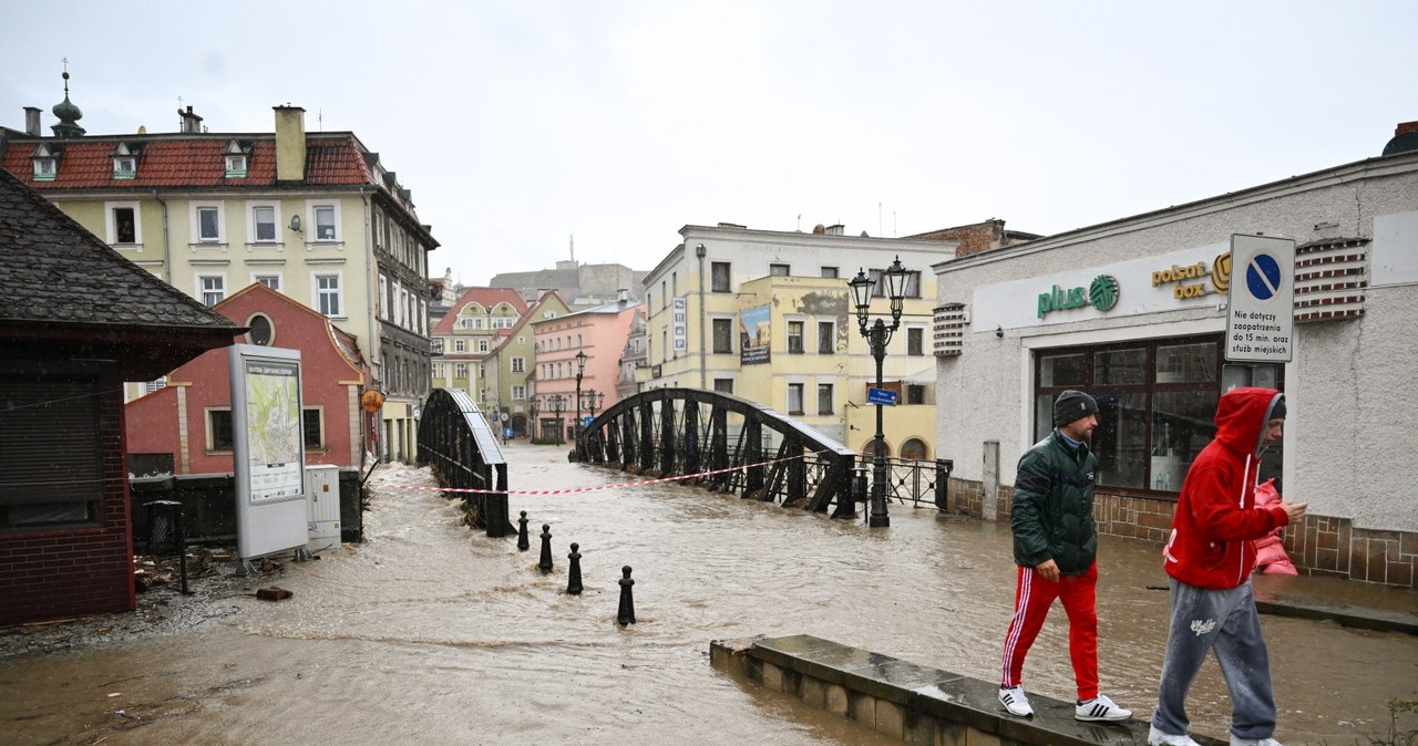 Kłodzko pod wodą. Dramatyczna sytuacja w mieście [ZDJĘCIA]