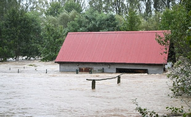 Kłodzko pod wodą, zerwany most w Głuchołazach, Stronie Śląskie odcięte od świata. Polska walczy ze skutkami powodzi  [RELACJA NA ŻYWO]