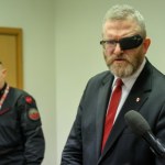 Kłopoty Grzegorza Brauna. TikTok kasuje jego filmy