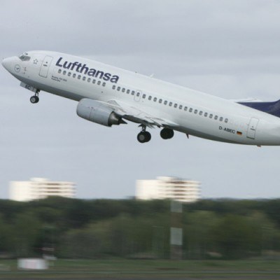 Kłopoty mają najwięksi - British Airways bazowały na biznesowych podróżnych, podobnie Lufthansa /AFP