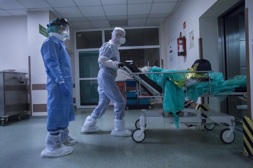 Kłopoty osób z COVID-19 nie kończą się wraz z wyjściem ze szpitala. Na zdjęciu: Szpital zakaźny we Wrocławiu /MAREK BEREZOWSKI/REPORTER /East News