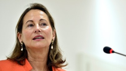 Kłopoty prezydenta Francji z... kobietami