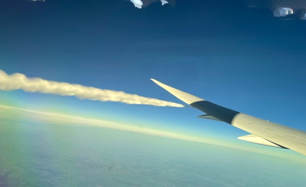 Kłopoty samolotu lecącego z Katowic do Meksyku. Maszyna musiała zawrócić