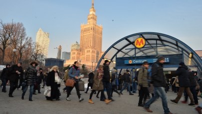 Kłopoty w metrze w stolicy. Doszło tam do próby samobójczej i zwarcia w instalacji