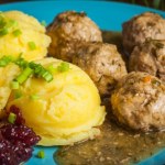 Klopsiki robię z przepisu babci. Nie dodaję jajek, a i tak są soczyste i miękkie