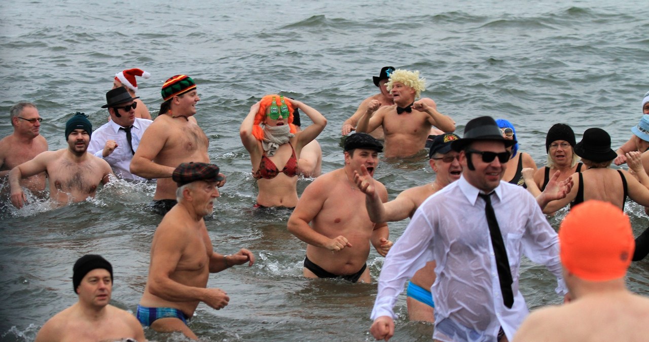 Klub Morsów z Gdańska rozpoczął sezon tradycyjną kąpielą w Bałtyku