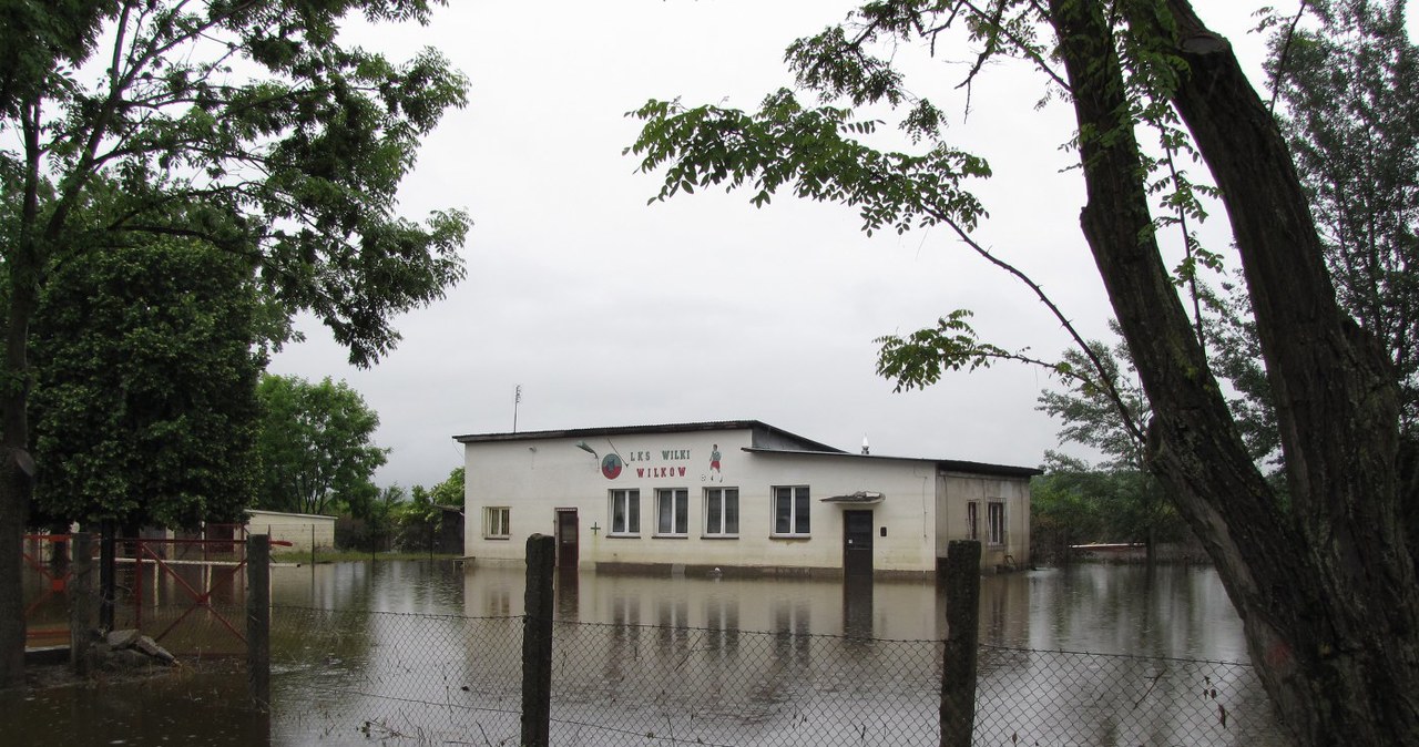 Klub sportowy w Wilkowie zalany przez wodę