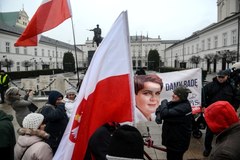 Kluby "Gazety Polskiej" przed Pałacem Prezydenckim