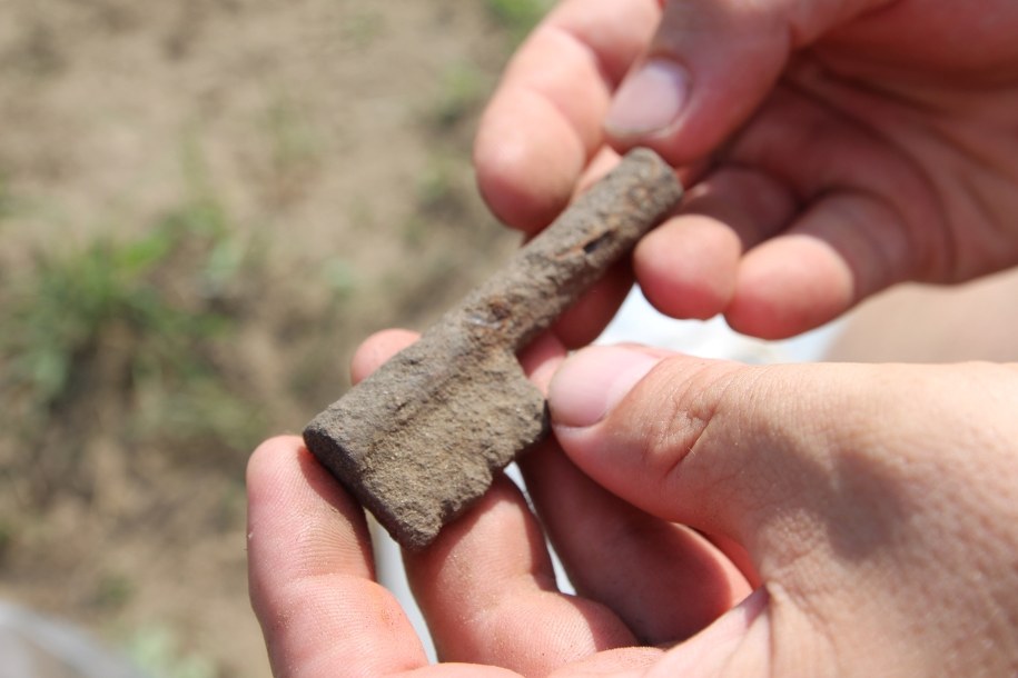 Klucz odnaleziony podczas prac archeologicznych /Monika Paluszkiewicz/UMIG Murowana Goślina.  /