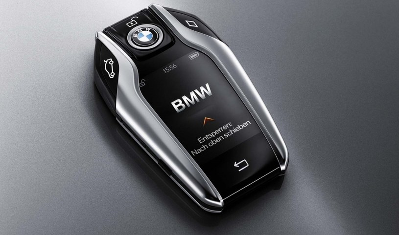 Kluczyk w BMW 750 Li przypomina smartfona /INTERIA.PL