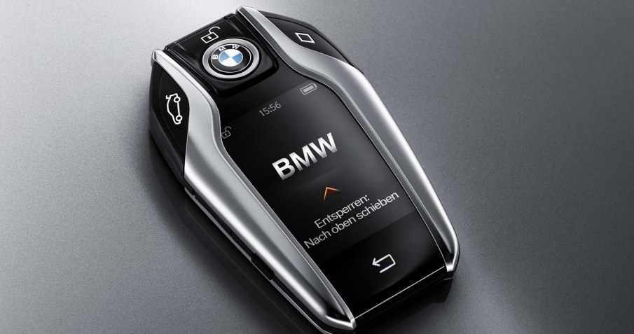 Kluczyk w BMW 750 Li przypomina smartfona /INTERIA.PL