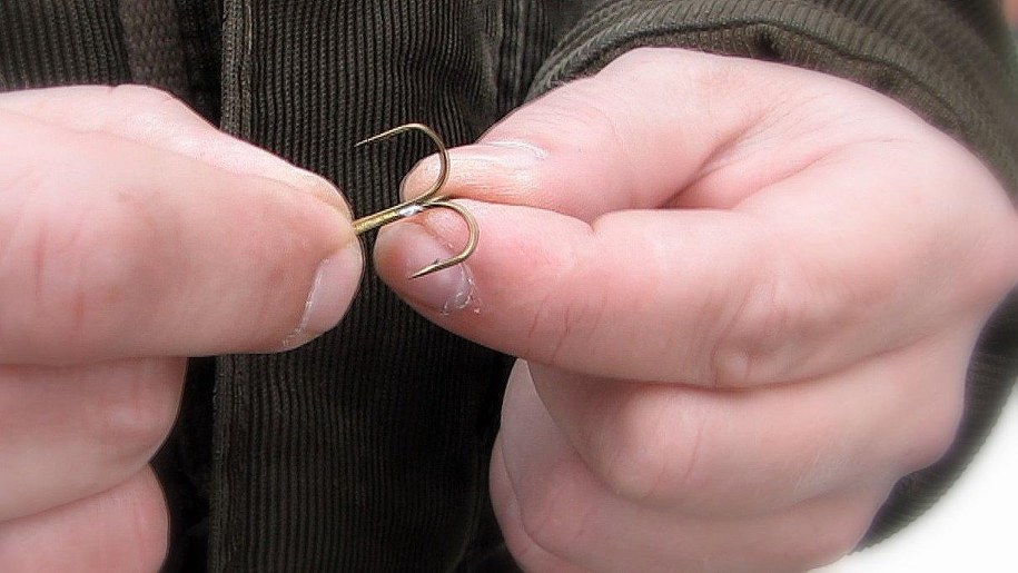 Kłusownicy spinają kilka podobny, tylko większych kotwiczek &nbsp; /poboczem.pl