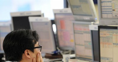 KNF jest za uwolnieniem od licencji zawodów: maklera i doradcy inwestycyjnego /INTERIA.PL/PAP