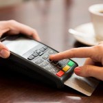 KNF: Nie wszystkie banki wdrożyły nowe procedury bezpieczeństwa przy płatnościach kartą