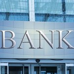 KNF: Podmiot opuszczający rynek bankowy ma zabezpieczyć finansowanie kredytów walutowych