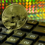 KNF skontroluje rynek kryptowalut. Rząd przyjął ważne regulacje e-pieniądza