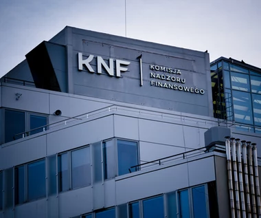 KNF: ​Trzy nowe firmy wpisane na listę ostrzeżeń publicznych