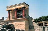 Knossos, pałac, fragment częściowo zrekonstruowanego wejścia północnego z westybulem /Encyklopedia Internautica