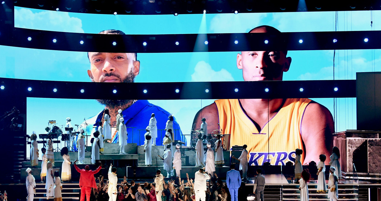 Kobe Bryanta i zamordowanego rok temu rapera Nipseya Hussle'a na gali Grammy upamiętnili John Legend i DJ Khaled, wykonując utwór "Higher" /Kevin Winter /Getty Images
