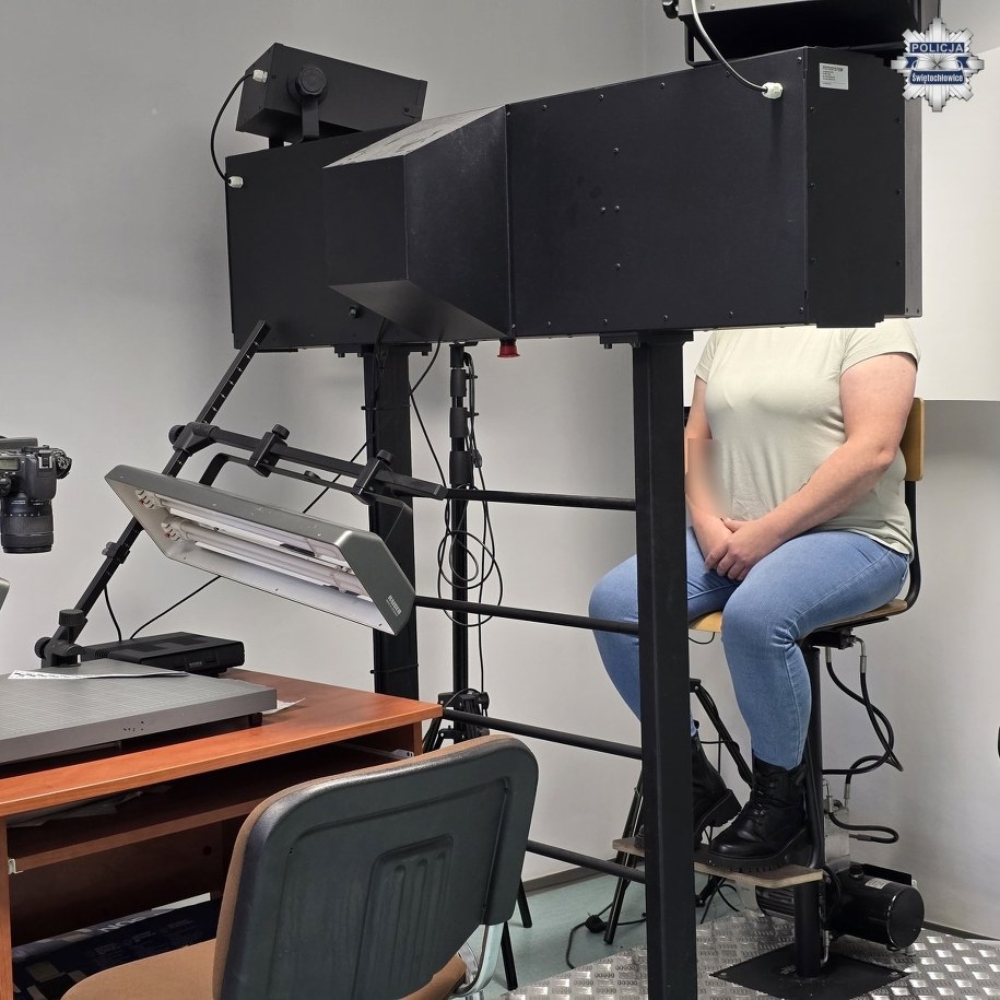 Kobieta, która przywiązała psa do płotu bez jedzenia i picia, fot. Policja /