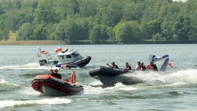 Kobieta nagle wyleciała za burtę. O włos od tragedii na jeziorze Niegocin