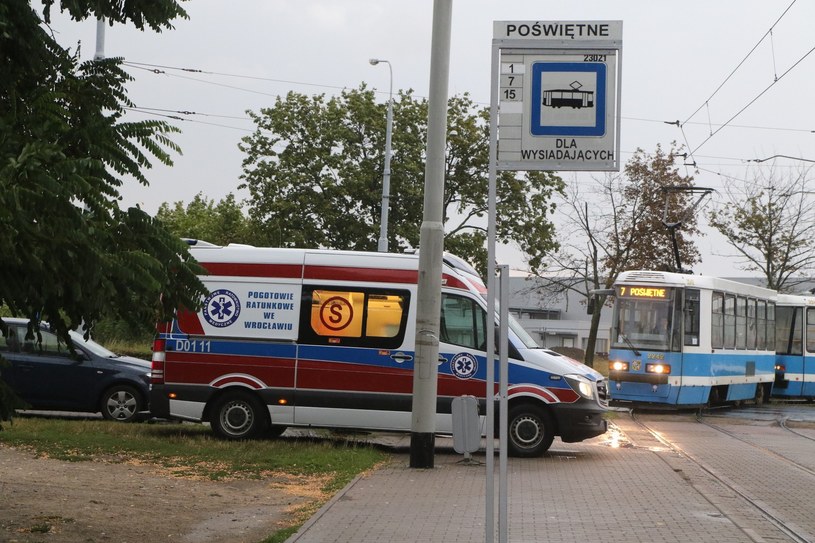 Kobieta podpaliła się niedaleko przystanku przy pętli tramwajowej we Wrocławiu /JAROSLAW JAKUBCZAK / POLSKA PRESS /East News