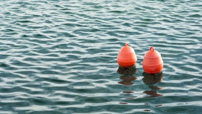 Kobieta porwana przez prąd morski. Płynęła do brzegu przez 7 godzin