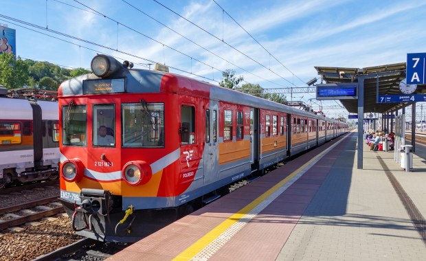 Kobieta potrącona przez pociąg w Gdyni. Wstrzymano ruch w obu kierunkach