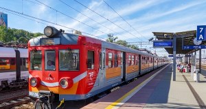 Kobieta potrącona przez pociąg w Gdyni. Wstrzymano ruch w obu kierunkach