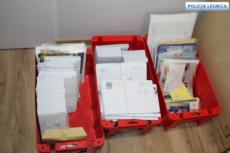 Kobieta przechowywała listy w prywatnych mieszkaniach /policja Legnica /materiały prasowe