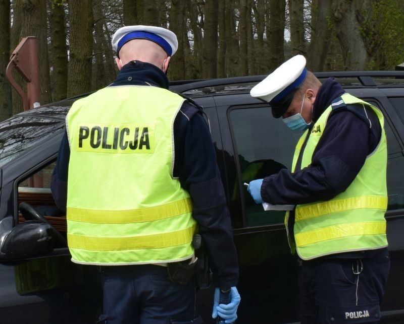 Kobieta przewoziła w samochodzie swoją pięcioletnią córkę. /Policja