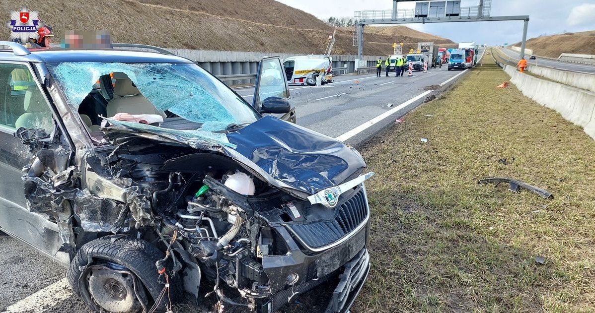 Kobieta uderzyła w samochód techniczny oraz jednego z pracowników /Policja