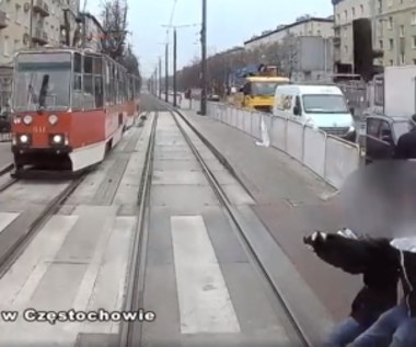 Kobieta w ciąży wbiegła wprost pod tramwaj!