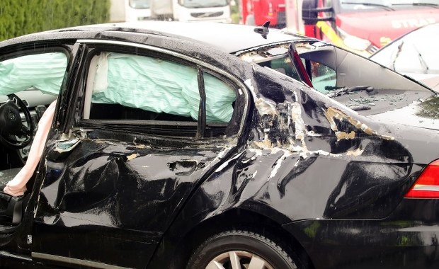 Kobieta w szpitalu, druga w szoku. Poszukiwany sprawca chaosu na drodze