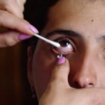 Kobieta z Armenii płacze kryształowymi łzami