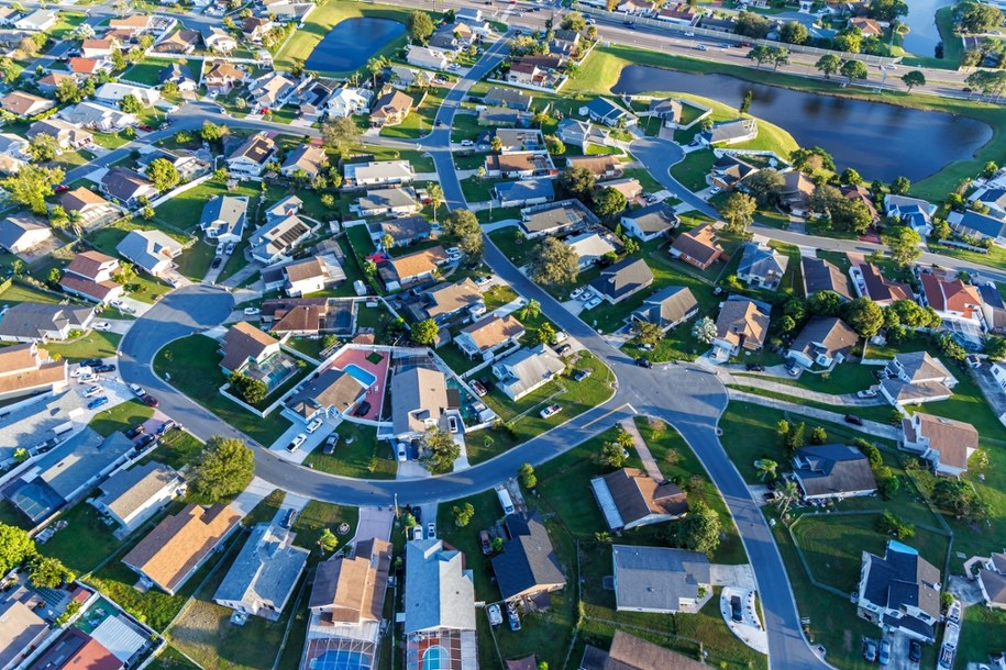 Kobieta zamieszkała z dzieckiem na Florydzie /Shutterstock