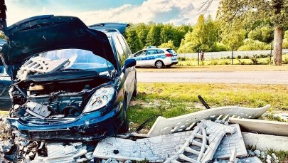 Kobieta zasnęła za kierownicą. Miała sporo szczęścia