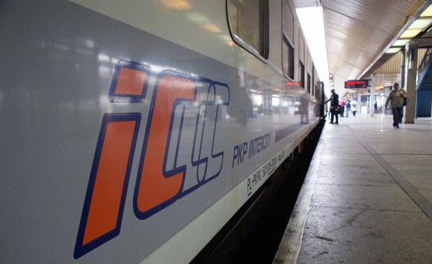 Kobieta zginęła pod kołami pociągu. Utrudnienia dla pasażerów