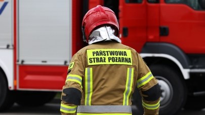 Kobieta zginęła w pożarze. Strażak trafił do szpitala