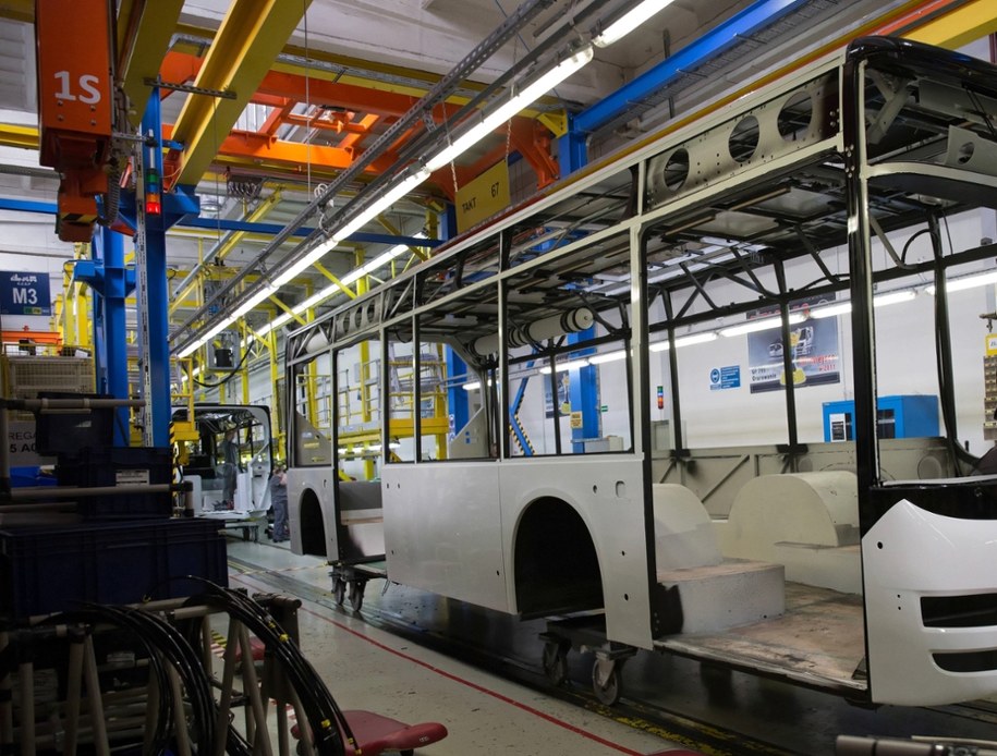 Kobieta została przygnieciona przez autobus na linii produkcyjnej /Wojtek Jargiłło /PAP