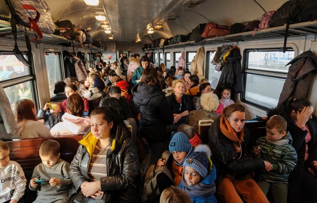 Kobiety i dzieci w pociągu jadącym z Lwowa do Polski /MYKOLA TYS /PAP/EPA
