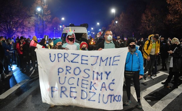Kobiety jak kibole? Naprawdę? [KOMENTARZ SKOREGO] 