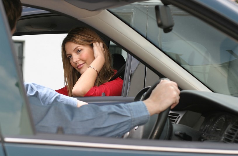Kobiety jeżdżą bardziej bezpiecznie i rzadziej uczestniczą w wypadkach /Informacja prasowa